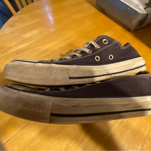 Converse All Stars Navy and Gold. Double tongue . Men’s size 5 and Women’s 7 . - Picture 2 of 4